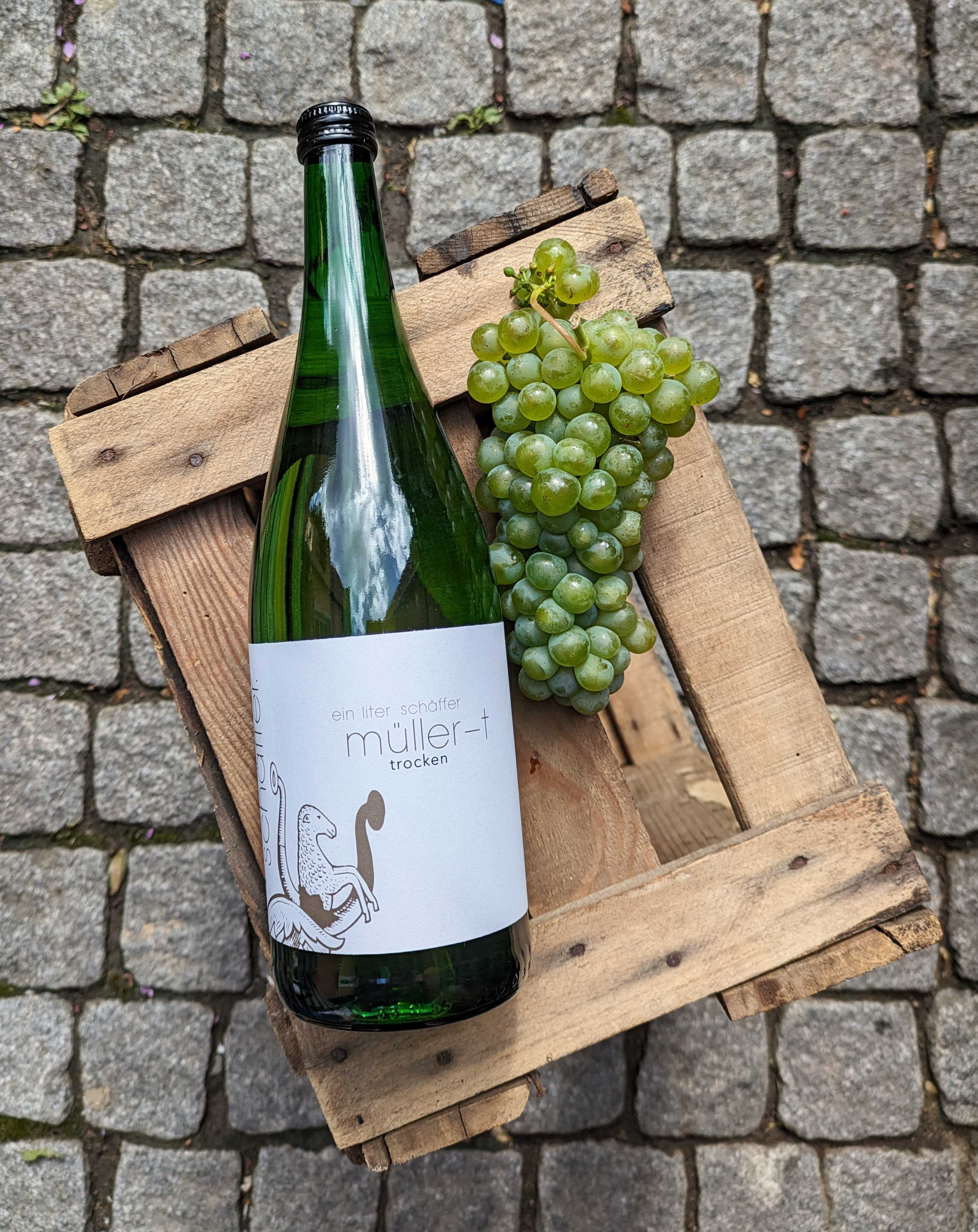 002-M-ller_Thurgau-Liter-ein-liter-sch-ffer-m-th-trocken-vdp-escherndorf